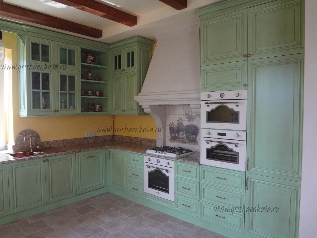 дизайн интерьера кухни в загородном доме